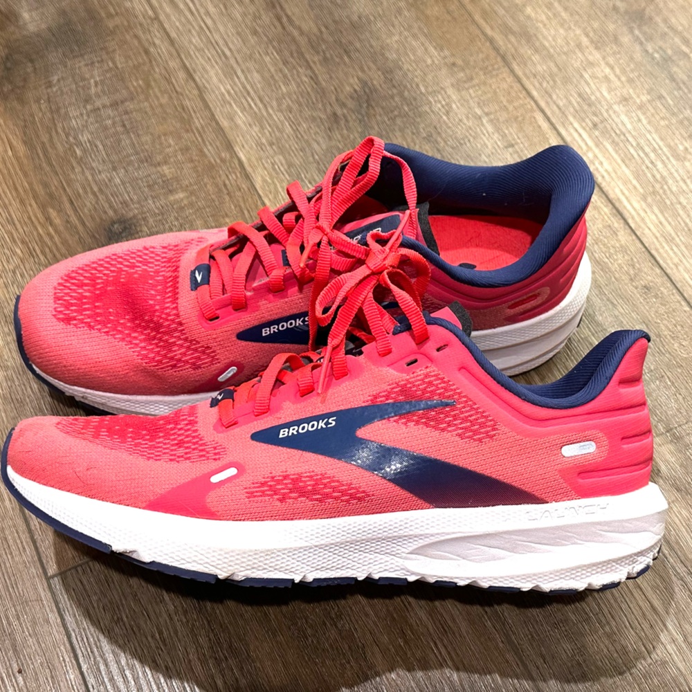 Brooks launch 9 women’s size 10 shoes tennis shoes sneakers